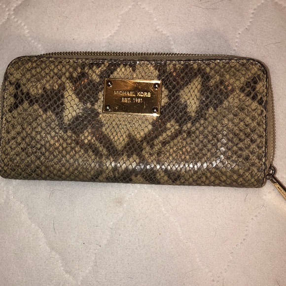 Michael Kors snakeskin set - Picture 3 of 4